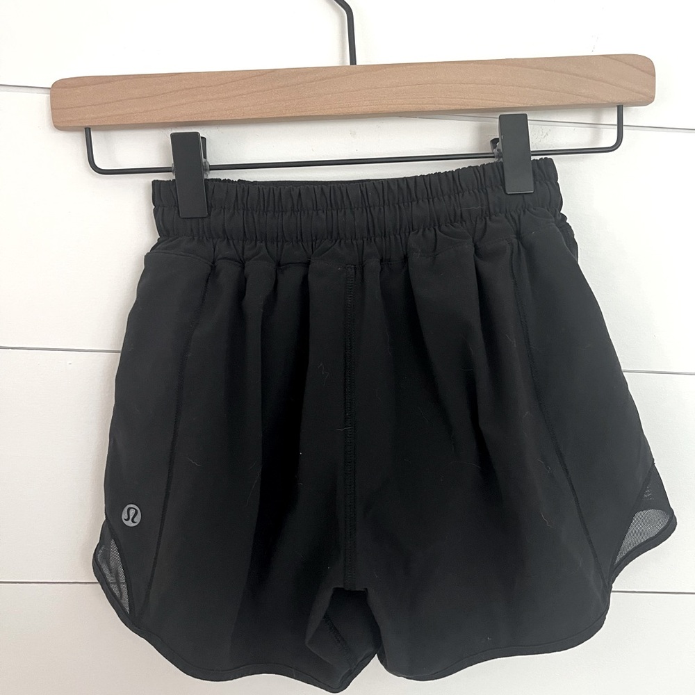Lululemon Hottie Hots 4” size 0 black shorts